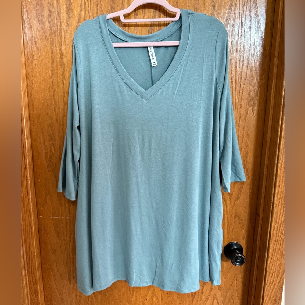 Zenana Outfitters size 3X Relaxed Fit V-Neck Tunic in Blue